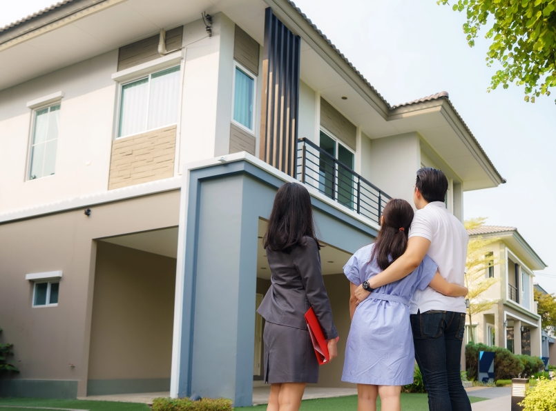 saleswoman showing house to couple